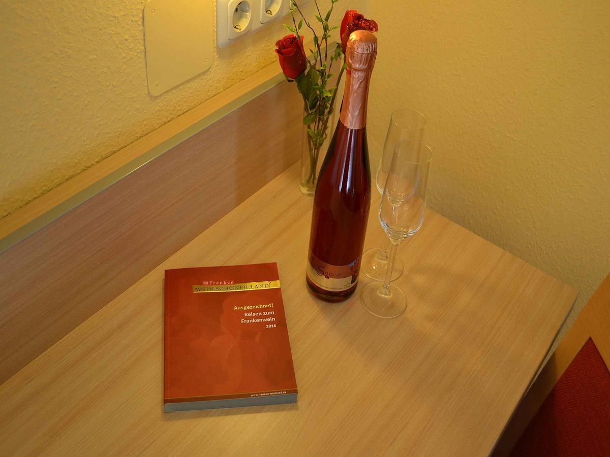 Hotel-gasthof Rotes Ross Markt Einersheim